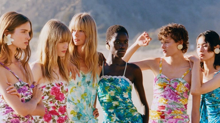 Die Chloé-Sommerkampagne 2026 fängt die Poesie des Lichts ein.
