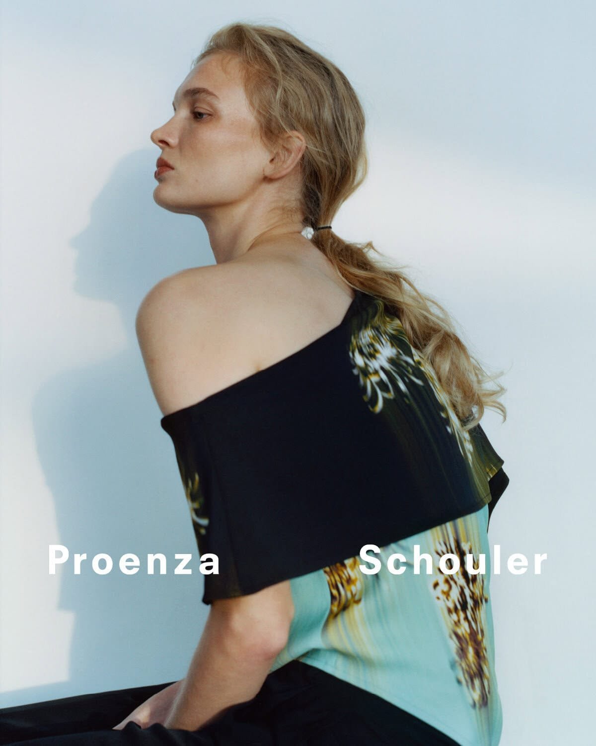 Proenza Schouler Primavera 2026 com a Diretora Criativa Rachel Scott
