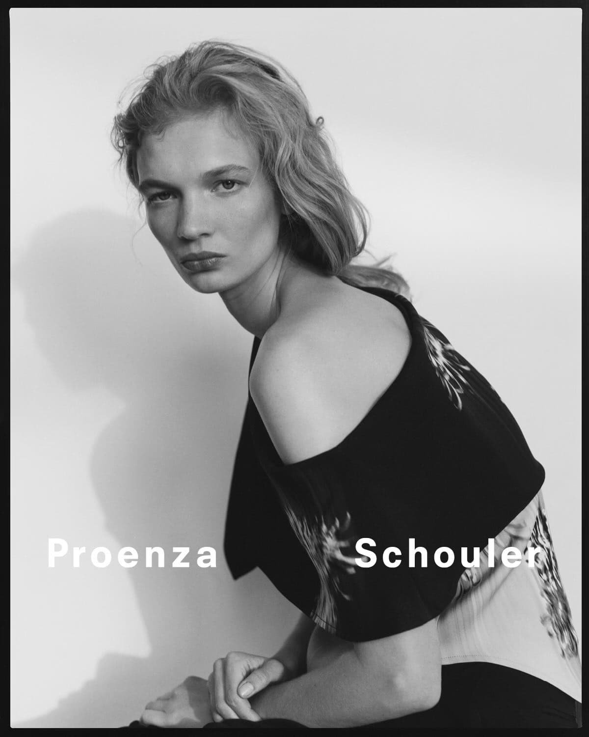 Proenza Schouler Primavera 2026 com a Diretora Criativa Rachel Scott