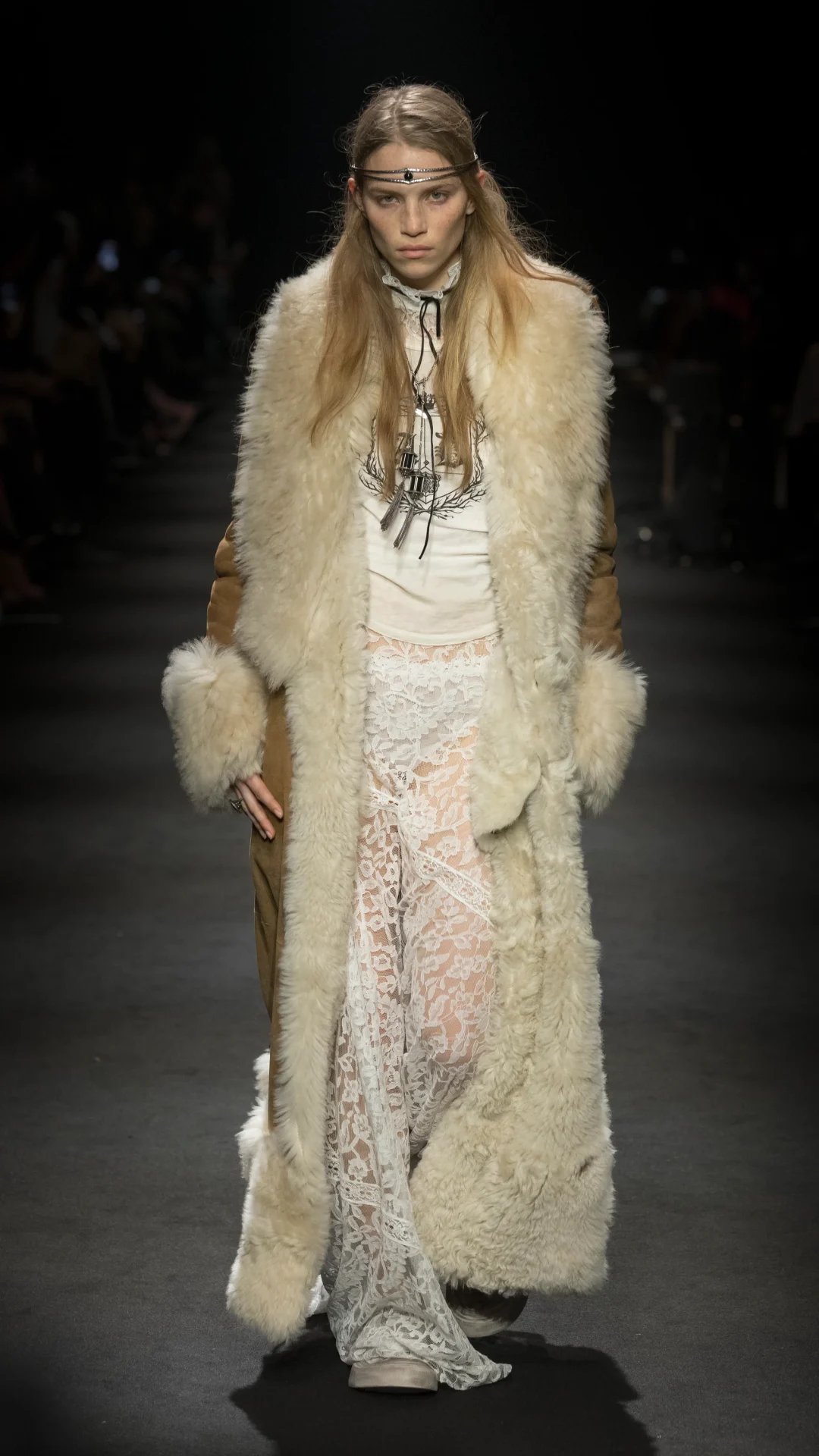 Ann Demeulemeester FW26: Dear Night Thoughts - Paris Fashion Week