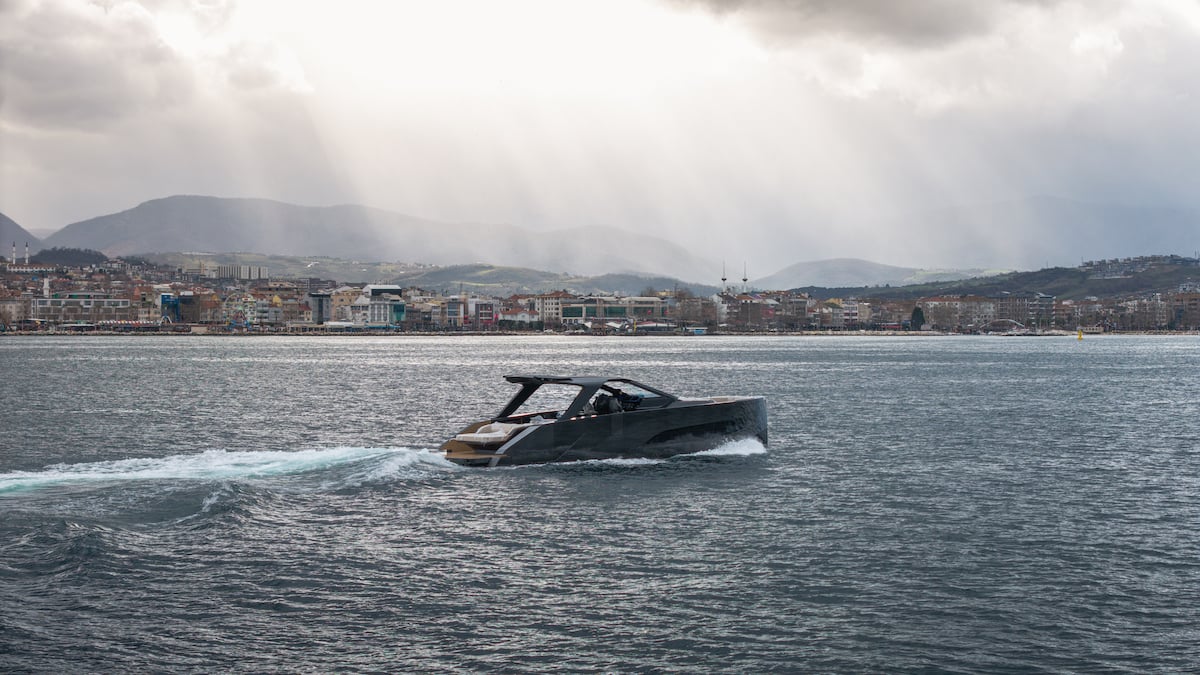 Manari Yachts Launches Its Debut 52-footer