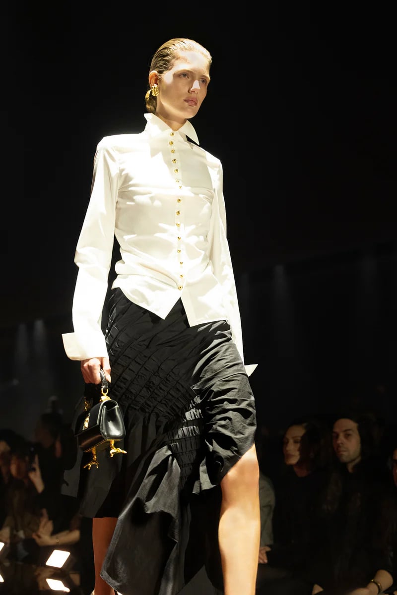 Schiaparelli Fall/Winter 2026-27 Ready-To-Wear: The Sphynx