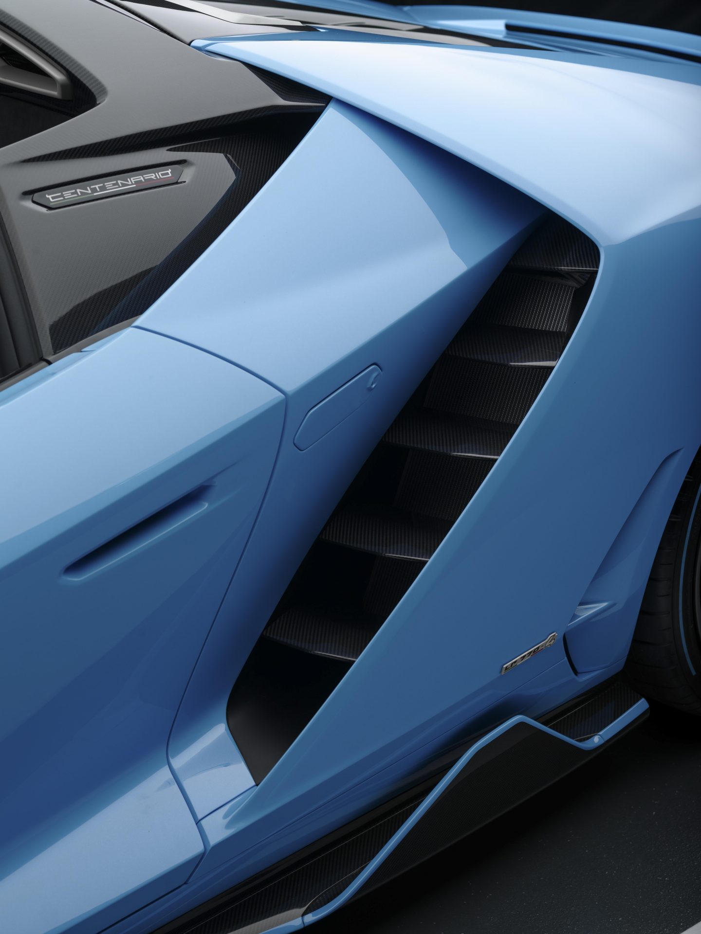 Lamborghini Few Off Roadster: Emotional, Limited & Open V12 Roadster