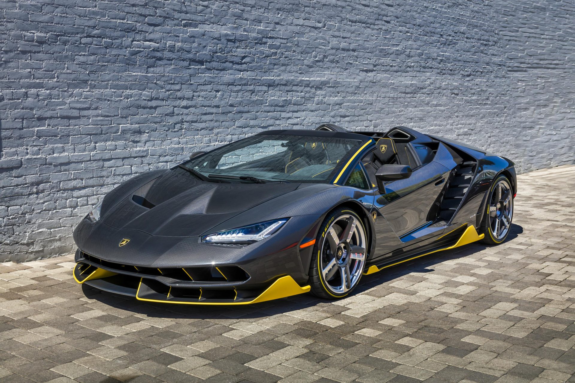 Lamborghini Few Off Roadster: Emotional, Limited & Open V12 Roadster