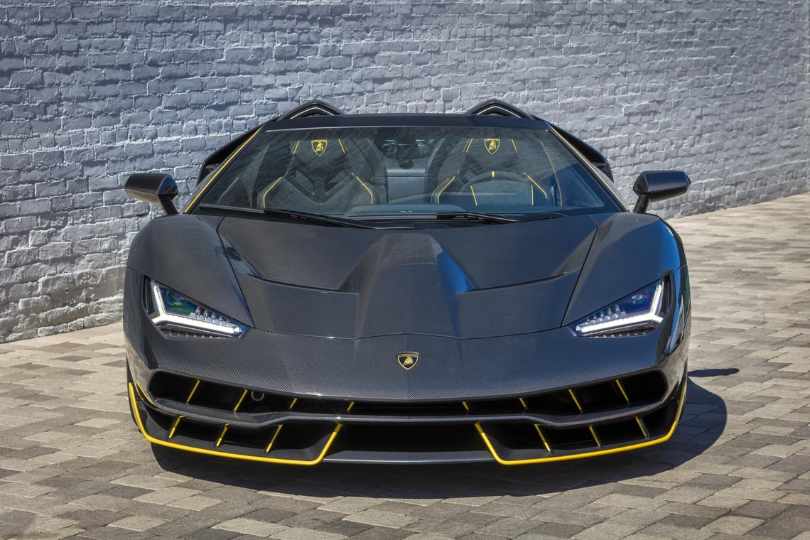 Lamborghini Few Off Roadster: Emotional, Limited & Open V12 Roadster