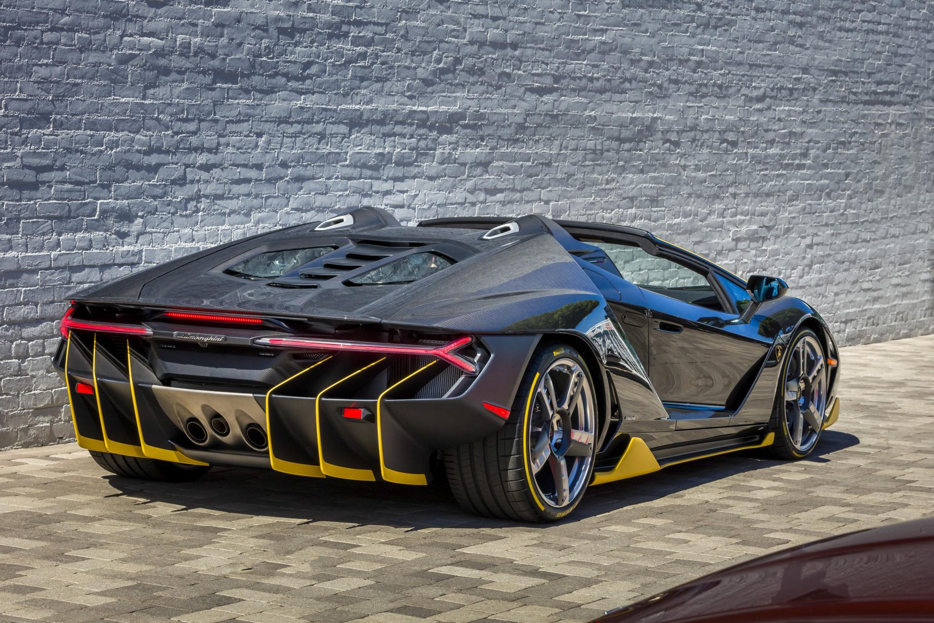 Lamborghini Few Off Roadster: Emotional, Limited & Open V12 Roadster