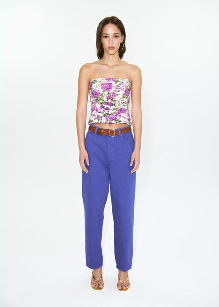 High-waisted Mom-fit jeans