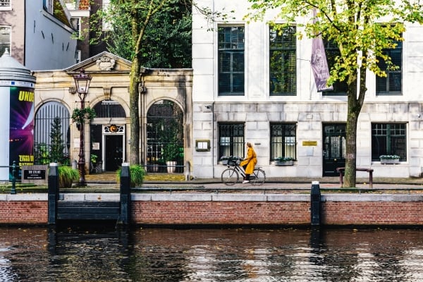 canal-side-living_courtesy-of-the-dylan-amsterdam