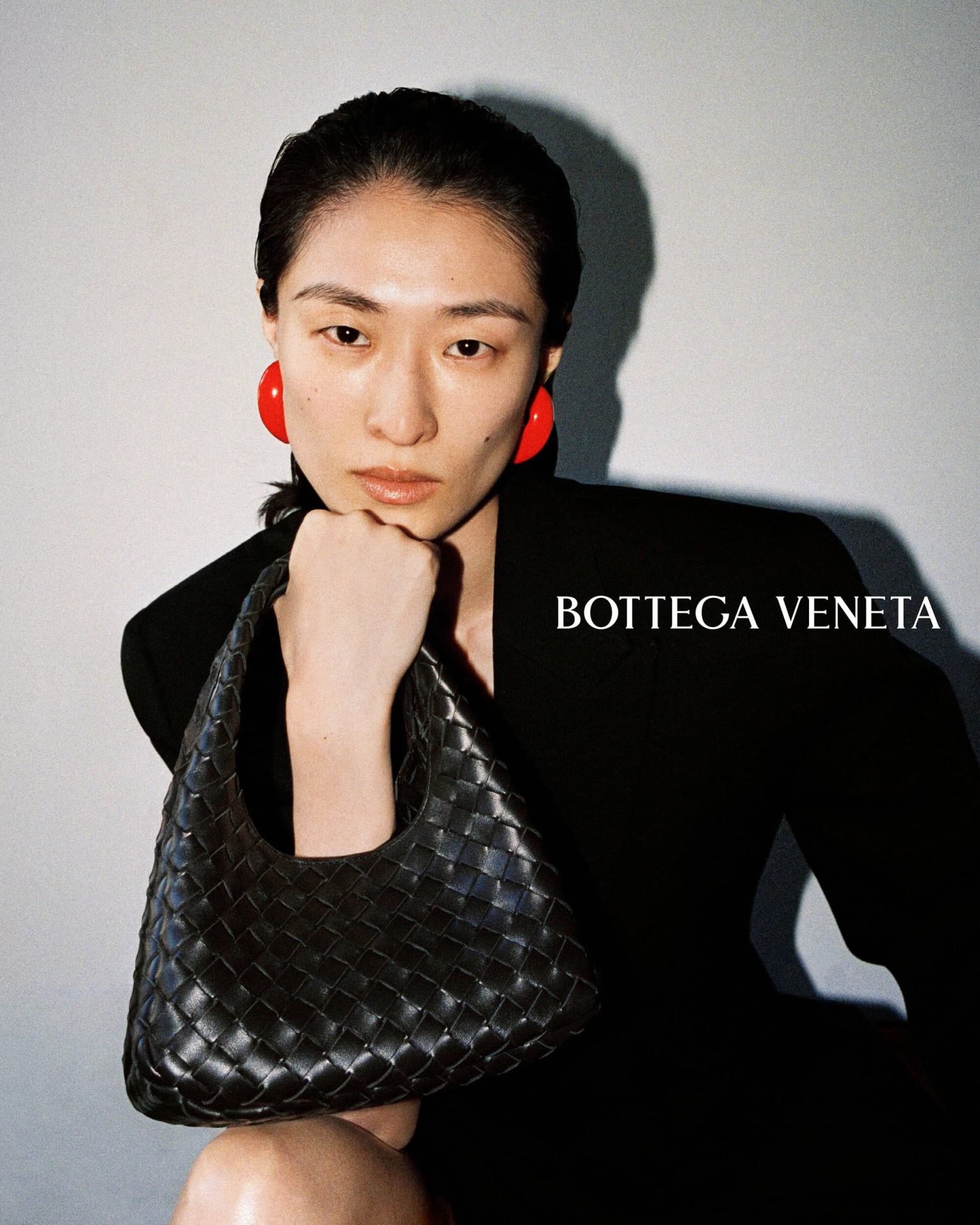 " IL MIO " de Bottega Veneta interroge la signification d'un sac après l'avoir utilisé au quotidien.