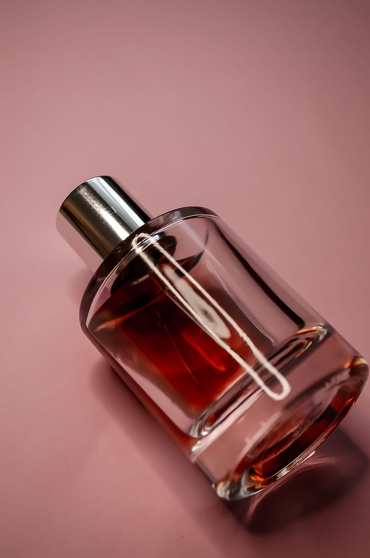 Perfume Dupes vs Original Fragrances in the Luxury Scent Experience