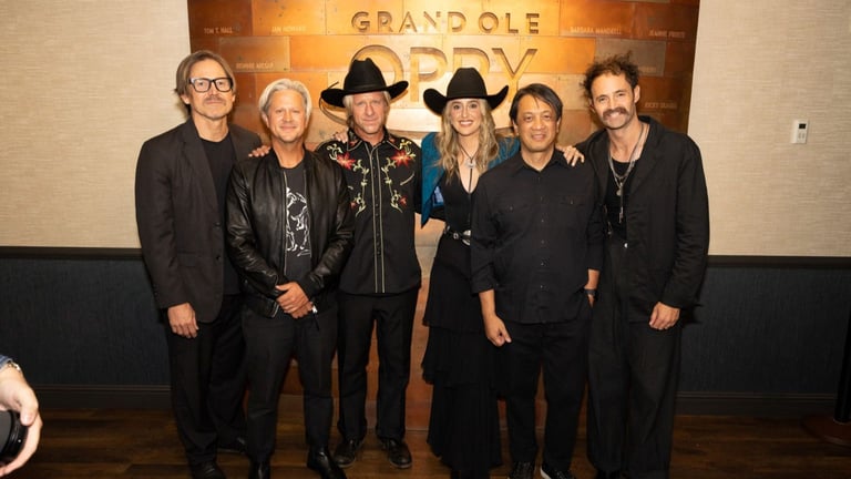 Switchfoot x Lainey Wilson Photo Credit Grand Ole Opry, Photo by Chris Hollo (1)