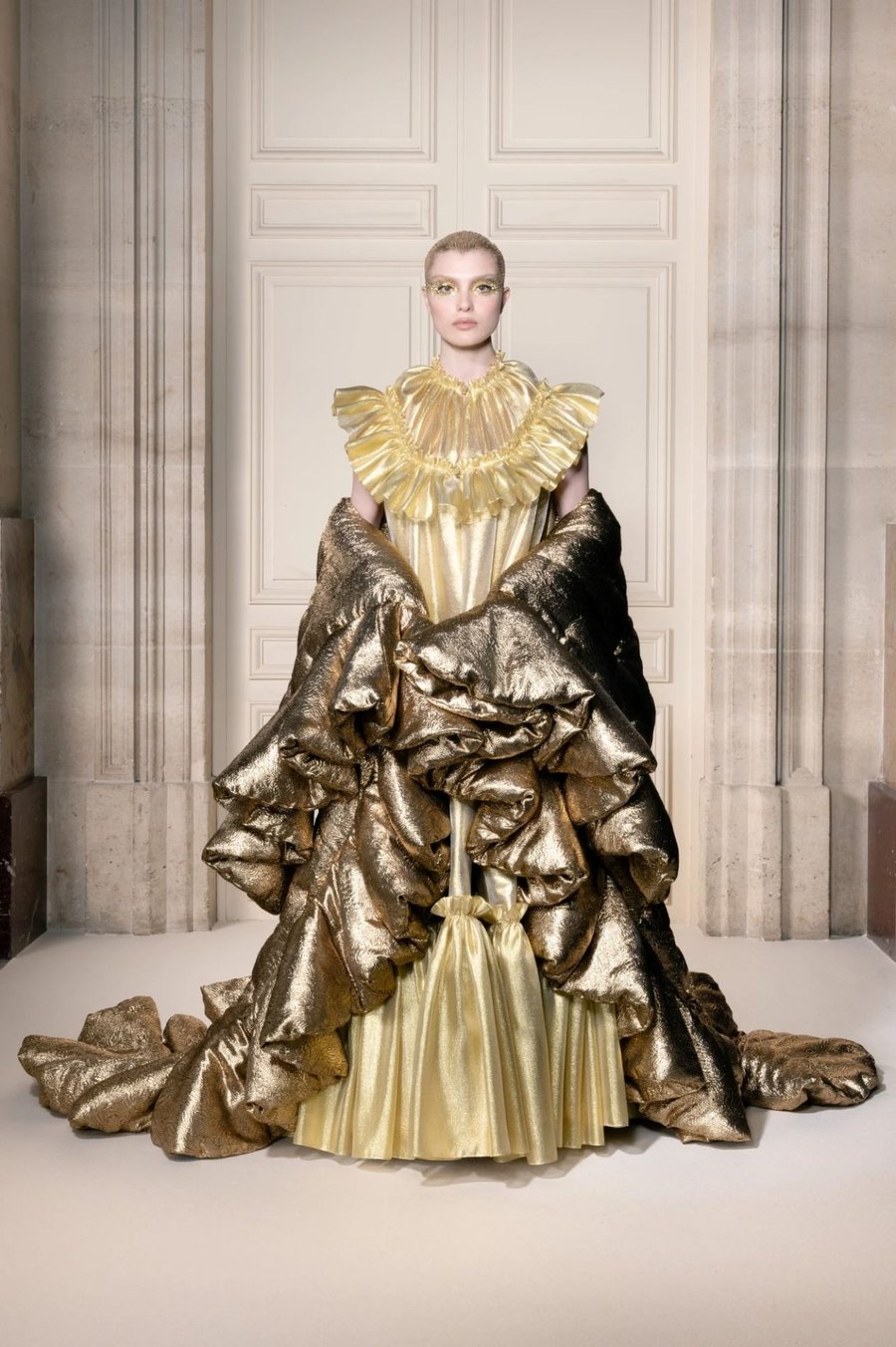 Viktor And Rolf Haute Couture Show AW26 (1)