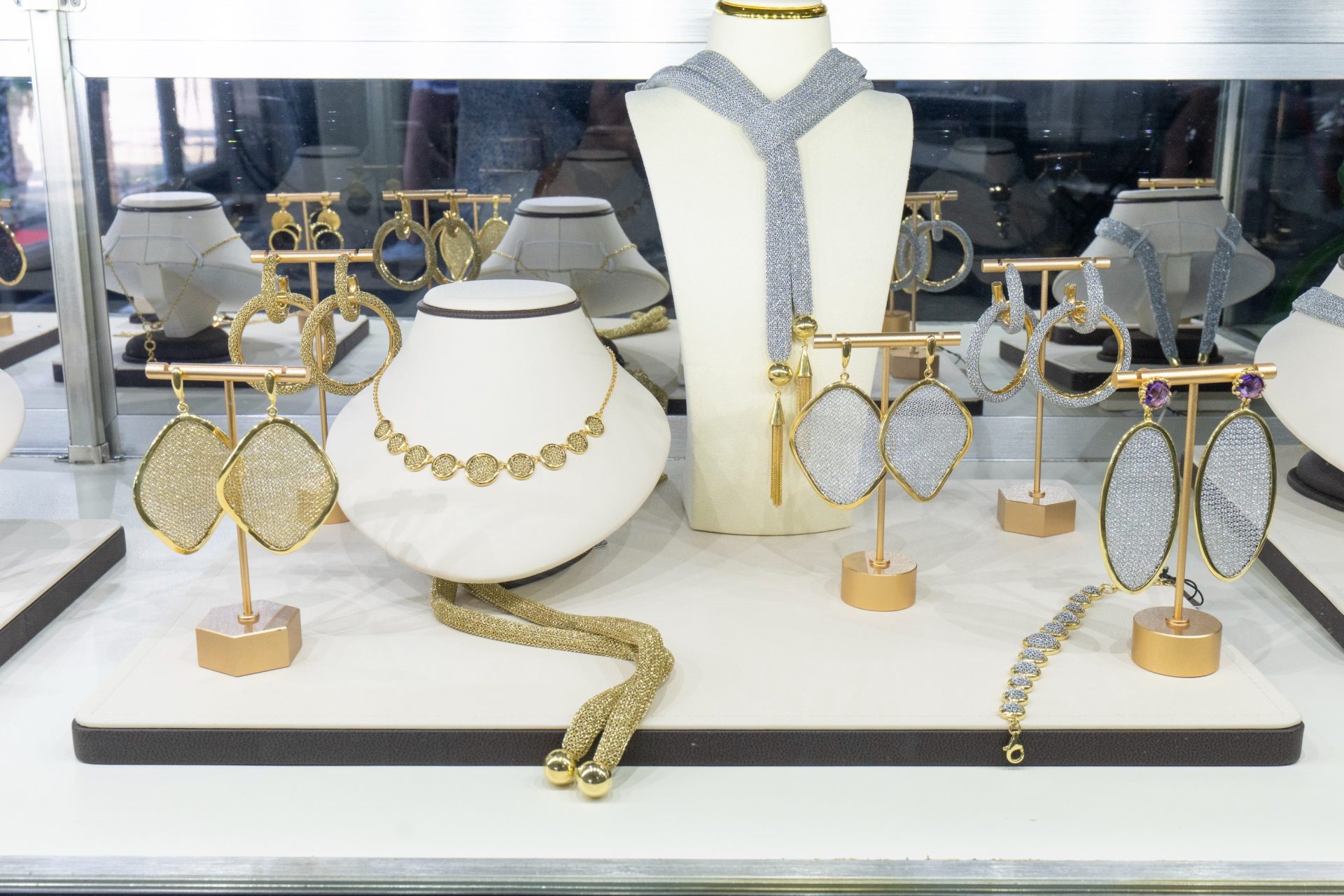 Italian Elegance Meets the Hamptons as Alberto Luzzi Celebrates Successful Jewelry Show Debut