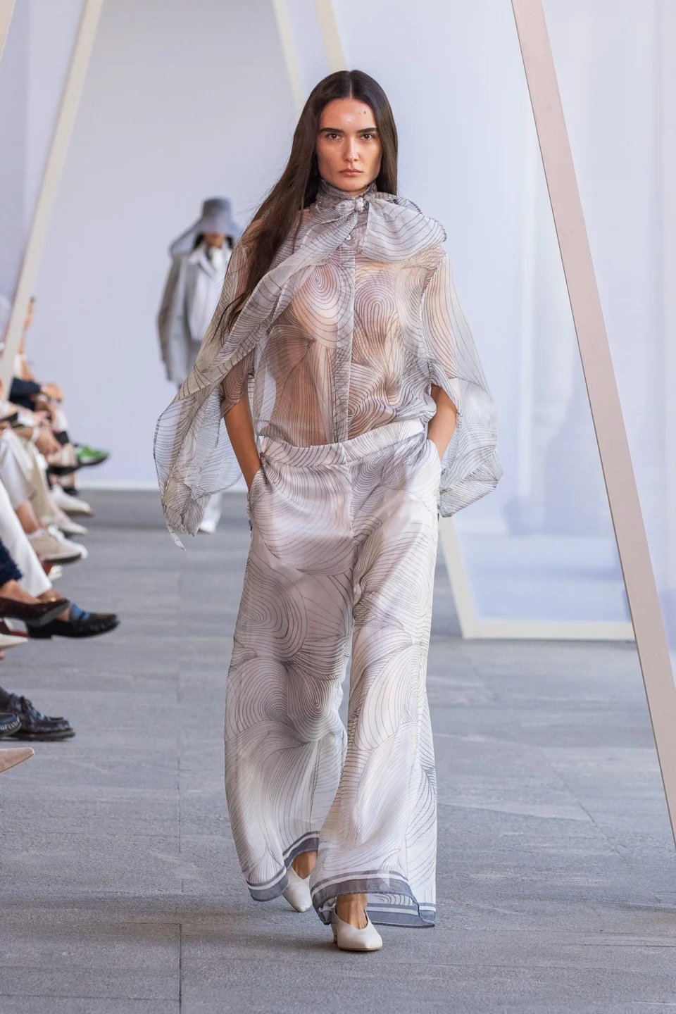 Peserico Spring 2027: “Tessuti di Parole” in Milan Fashion Week