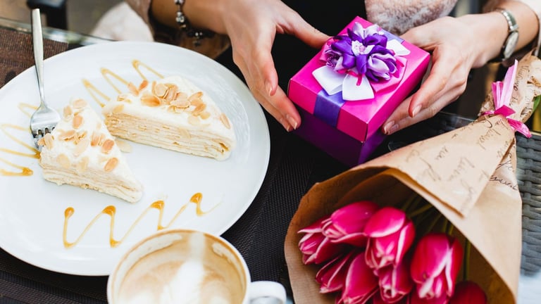 Best Boss's Day Flowers and Gift Ideas to Celebrate an Amazing Boss in 2026